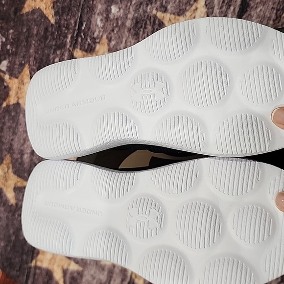 NWT in box Under Armour sneakers - Picture 5 of 6
